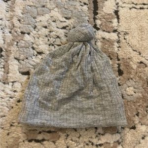 Lou Lou & Company ribbed grey top knot hat newborn